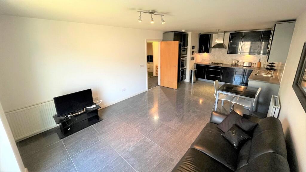 Lounge/Kitchen Alt.