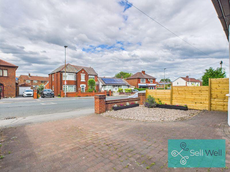 Front Aspect/Driveway