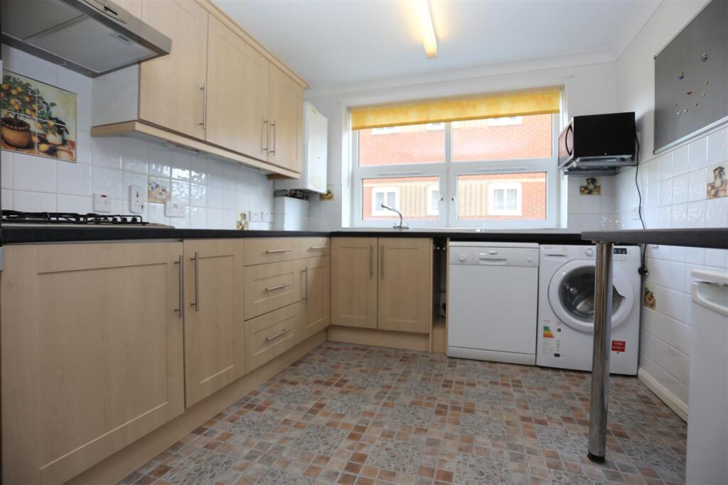 16 Derek House Kitch.JPG