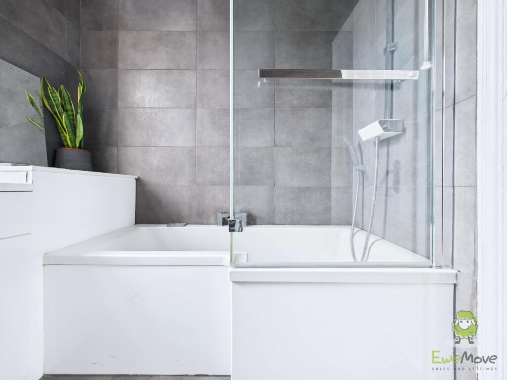 CAM01543G0-PR0161-STILL034