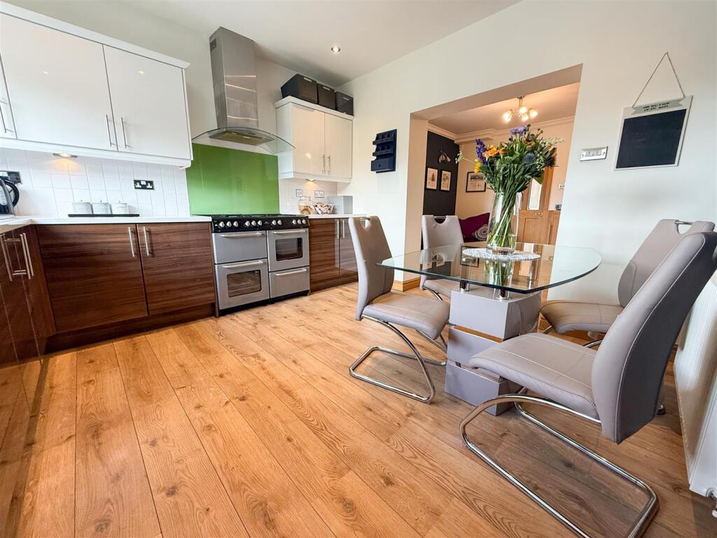 KITCHEN DINING ROOM