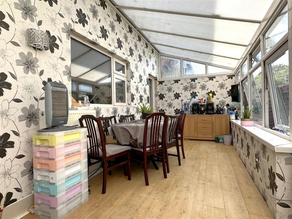 Large Conservatory 589