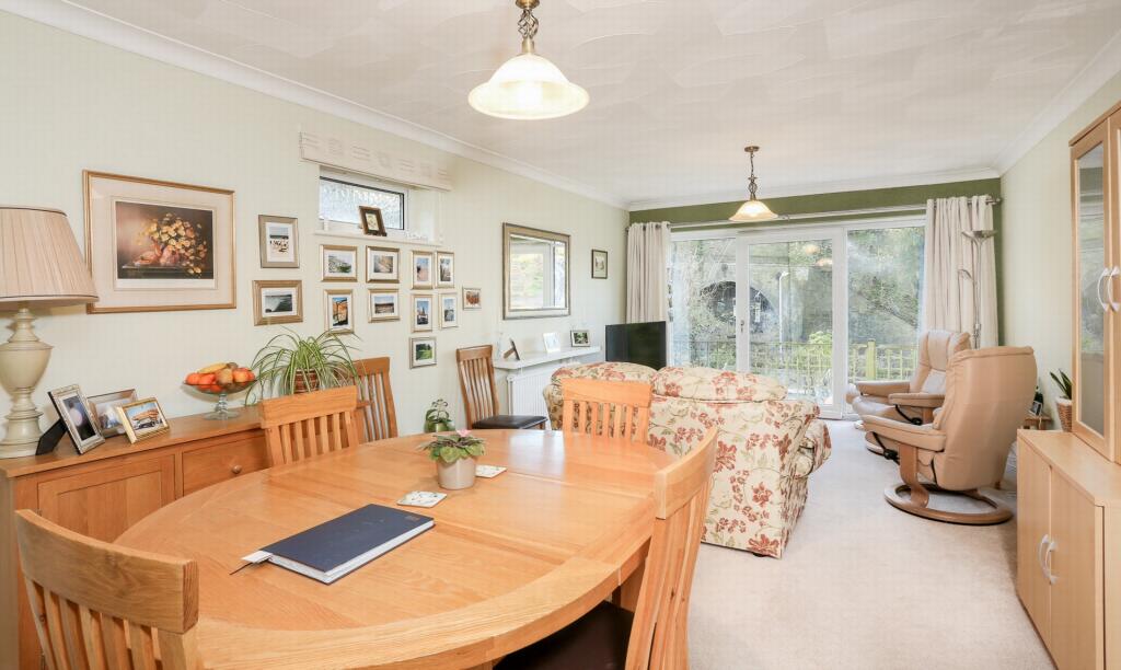 Sitting/dining room