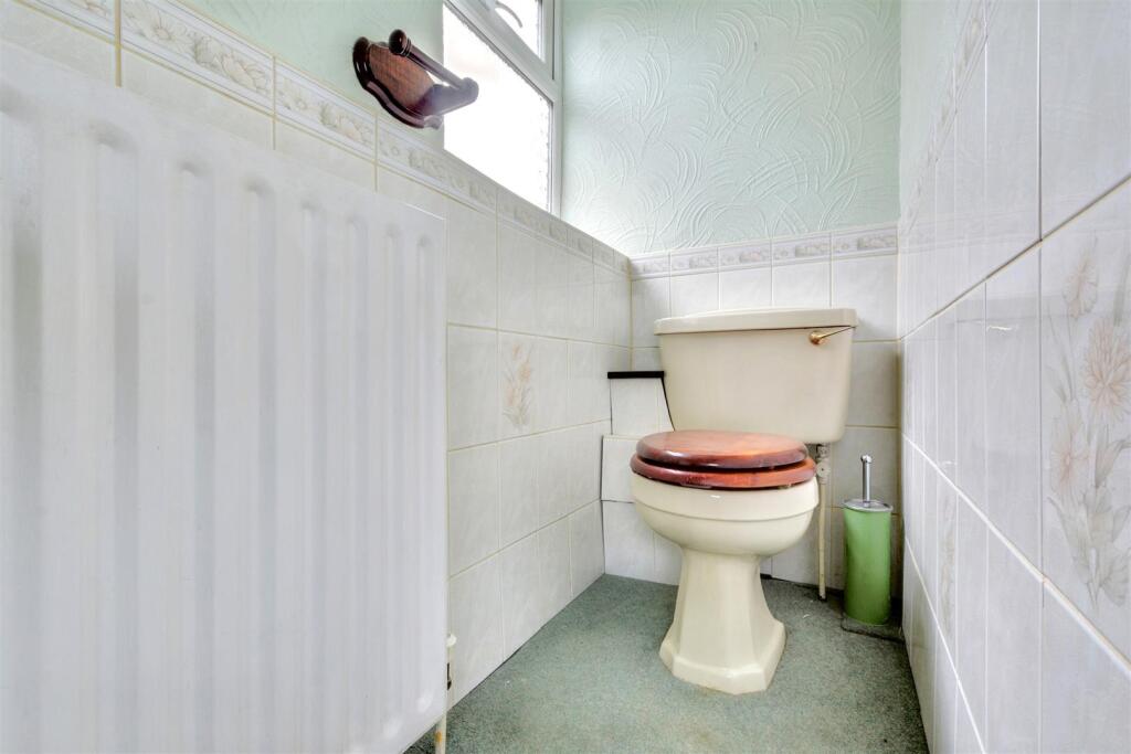 Bathroom_2.jpeg