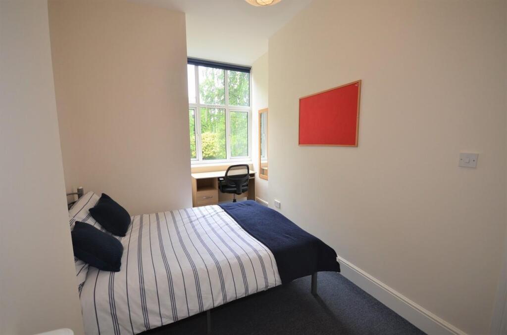Bed 4.JPG