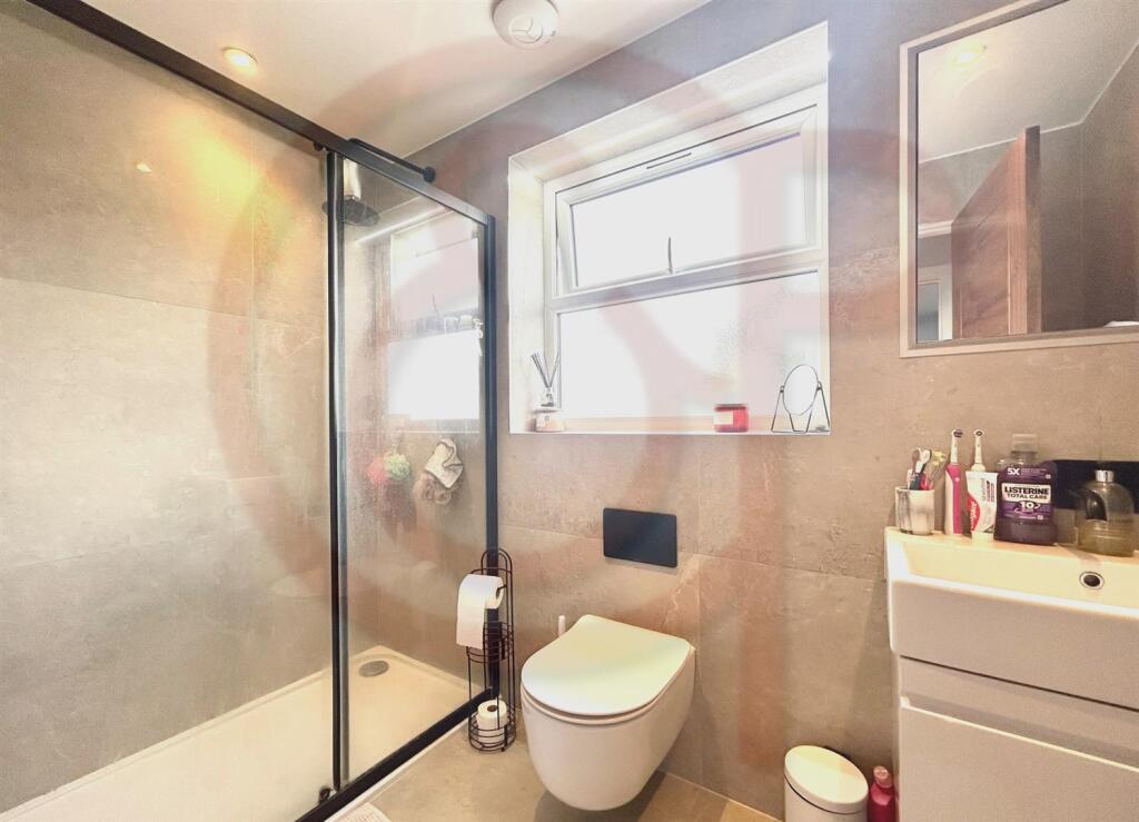 Top floor bathroom.jpg