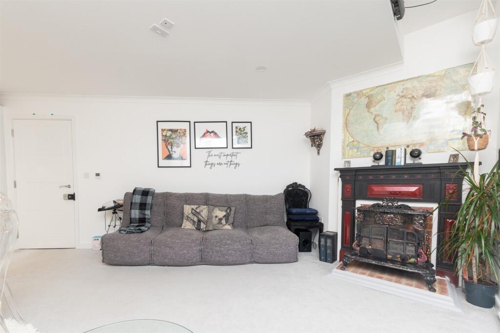 Lounge / Kitchen / Diner