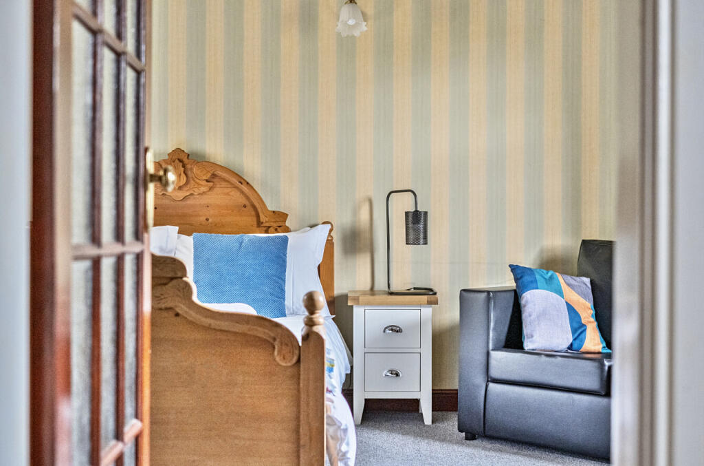 1361387-11-68dd48...