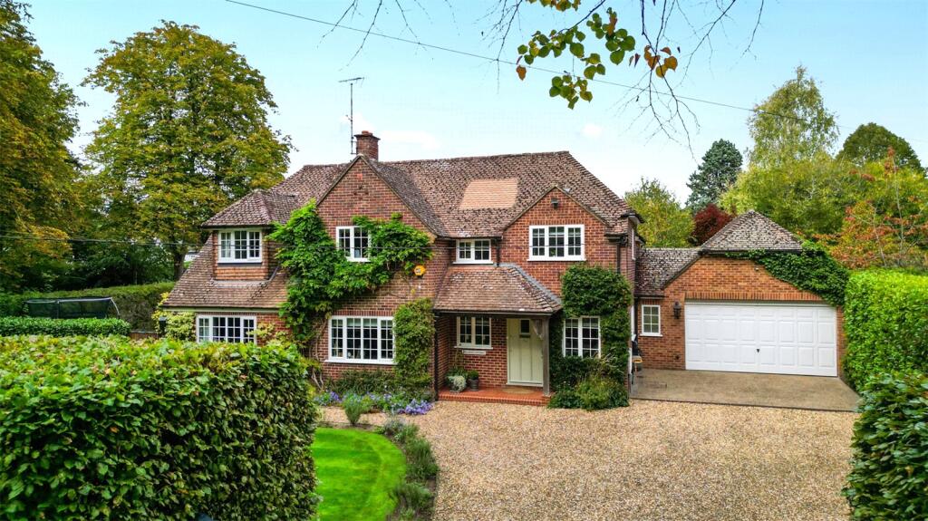 Brackley Avenue, Hartley Wintney, Hook, Hampshire, RG27