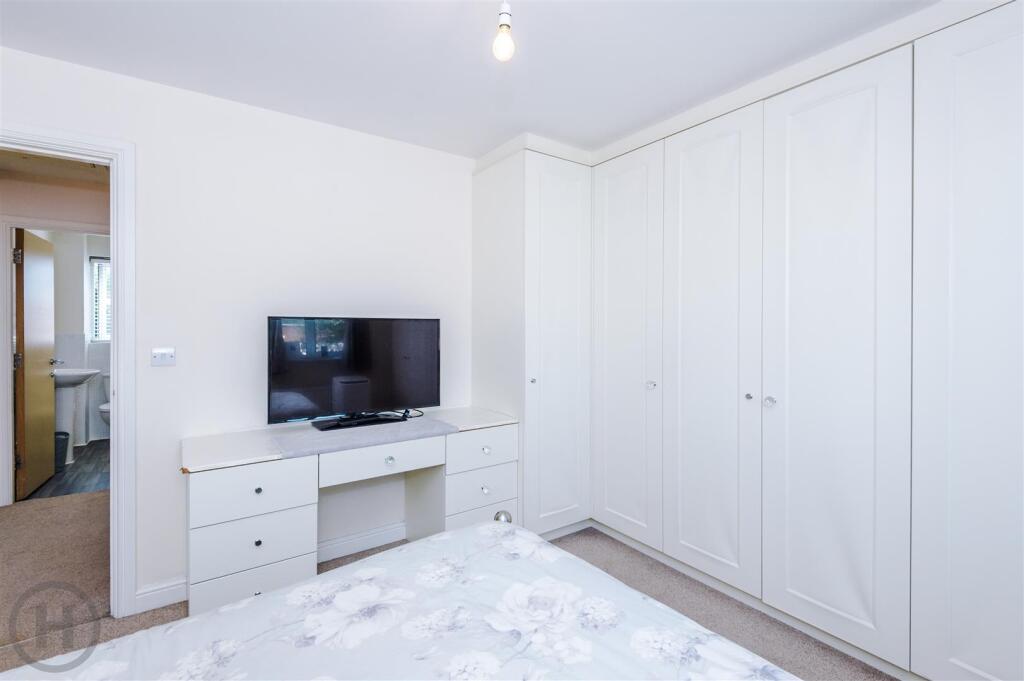 Bedroom One (2).jpg