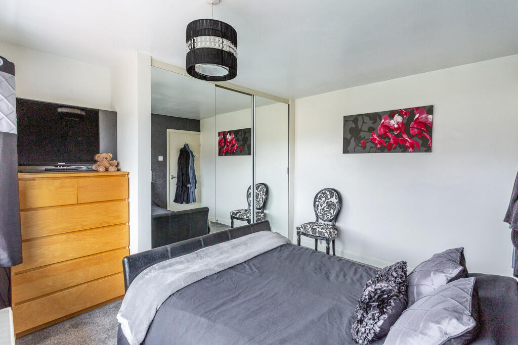 Bedroom 1b