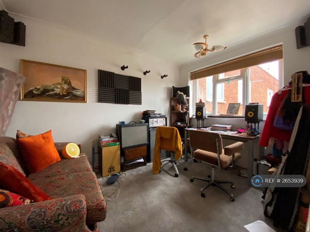 2nd Bedroom 