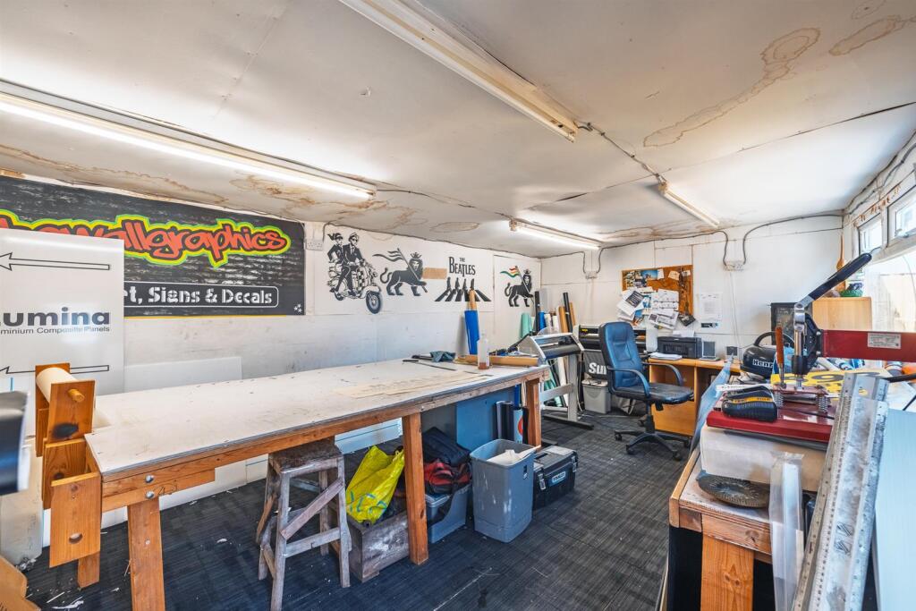 38 Waterford Dr-46.jpg