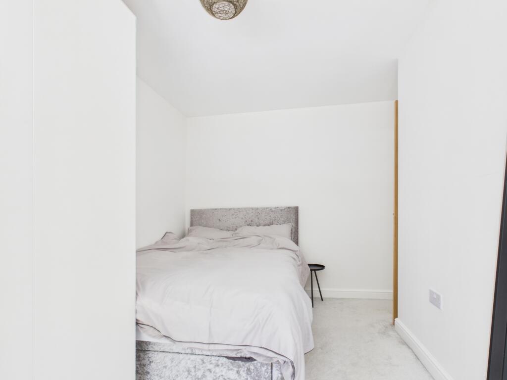 CAM03729G0-PR0090-STILL018