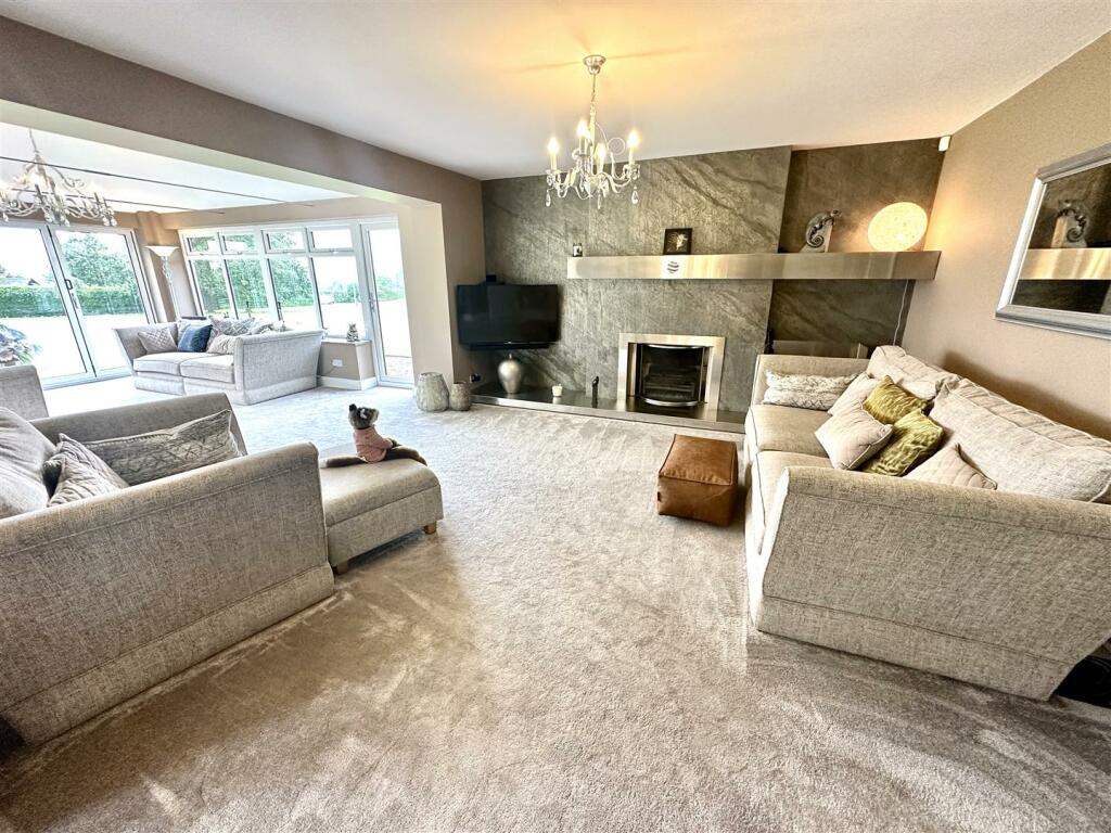 LIVING ROOM/ ORANGERY