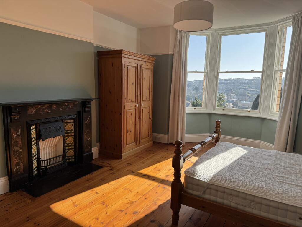 2 Longlands - Bed 1