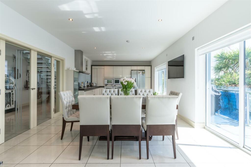 Kitchen/Dining