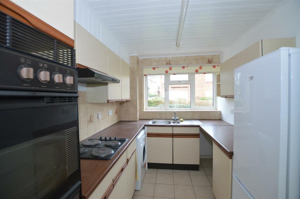 1 Oaklands Kit Jan 2.JPG