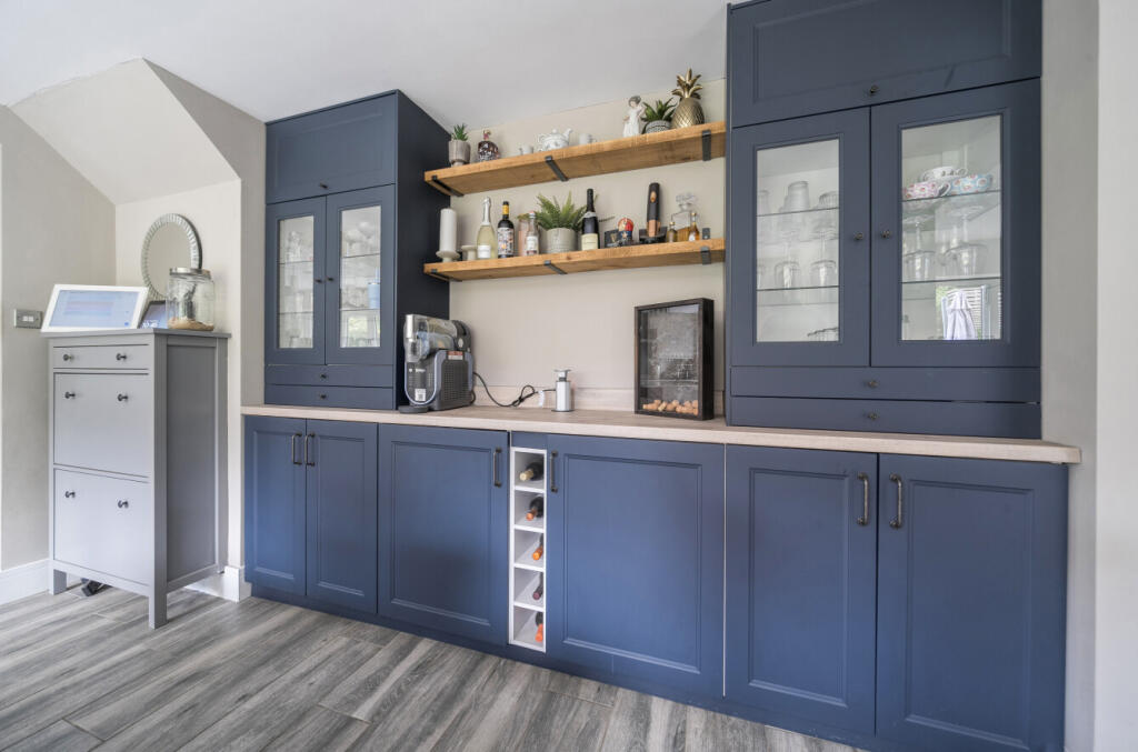 1336725-8-68b02de...