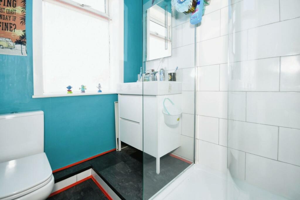 SHOWER ROOM