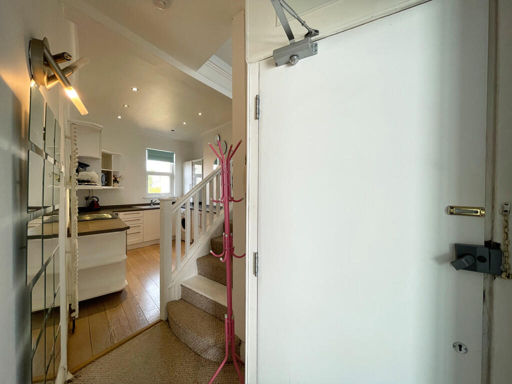 1B74EF98-907D-495...