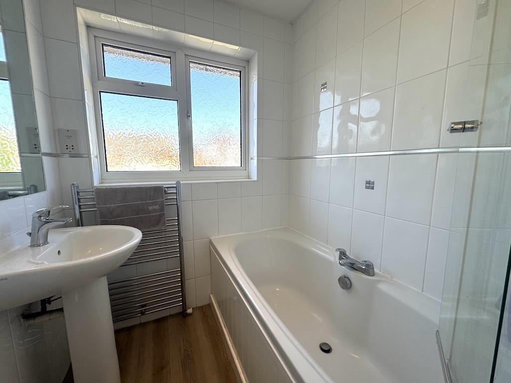 15 - First Floor - bathroom.jpg