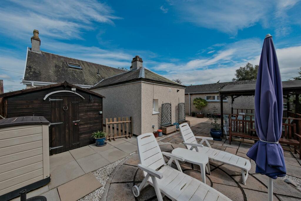 011-3 Station Place, Law ML8 5LR.jpg