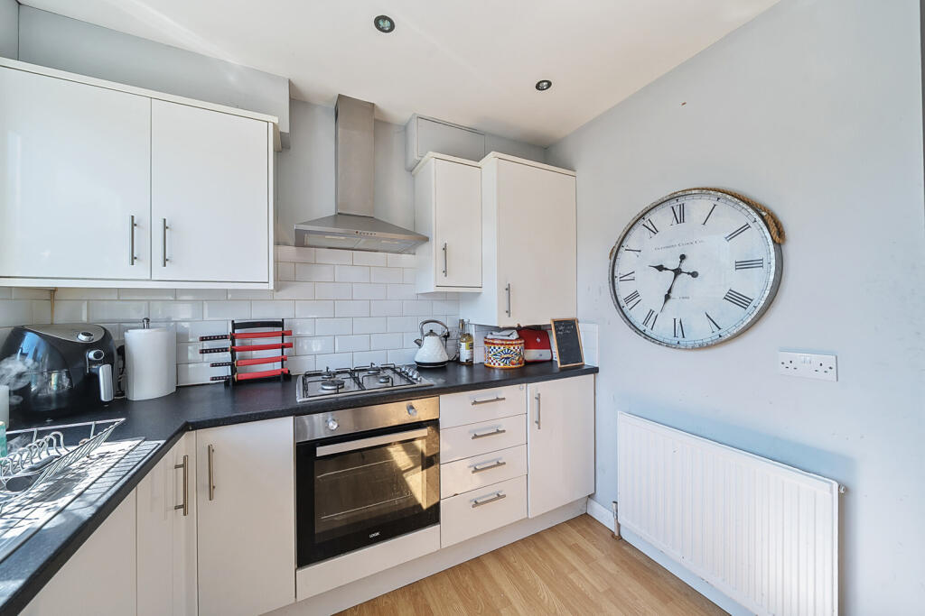 1317863-10-6870d6...