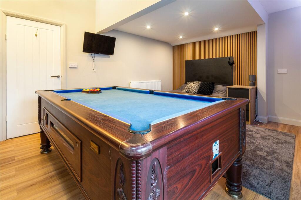 Bedroom 5/Games Room