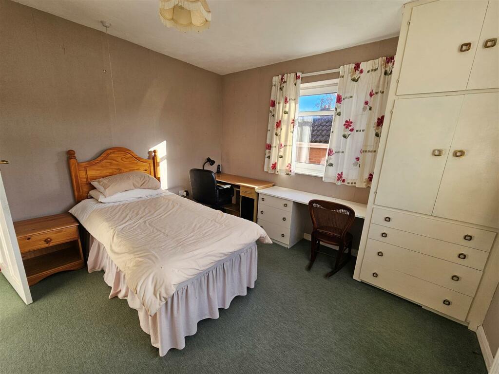 BEDROOM 2