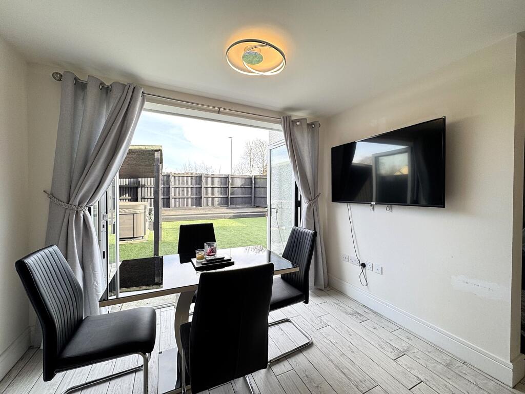 Dining Area &amp; Bi-Folds