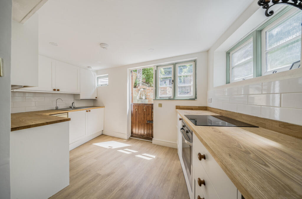 1319081-28-686670...