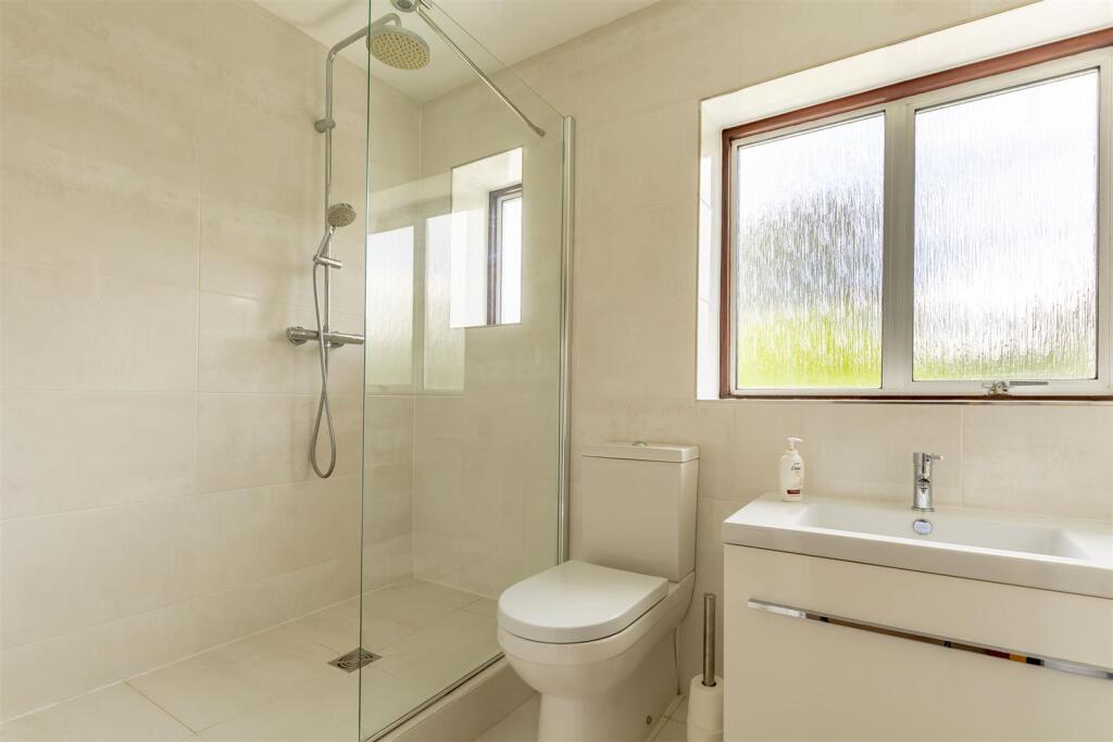 Bathroom (2)-HDR copy.jpg