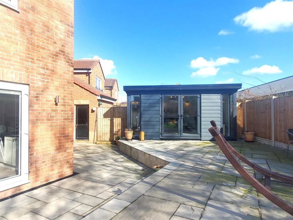 PATIO &amp; EXTERNAL OFFICE/STUDY