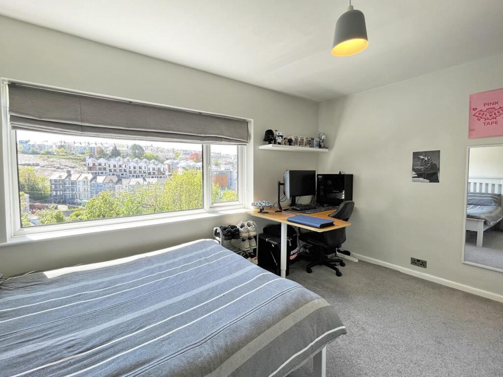 Ashford Crescent 10 - Bed 2.jpg