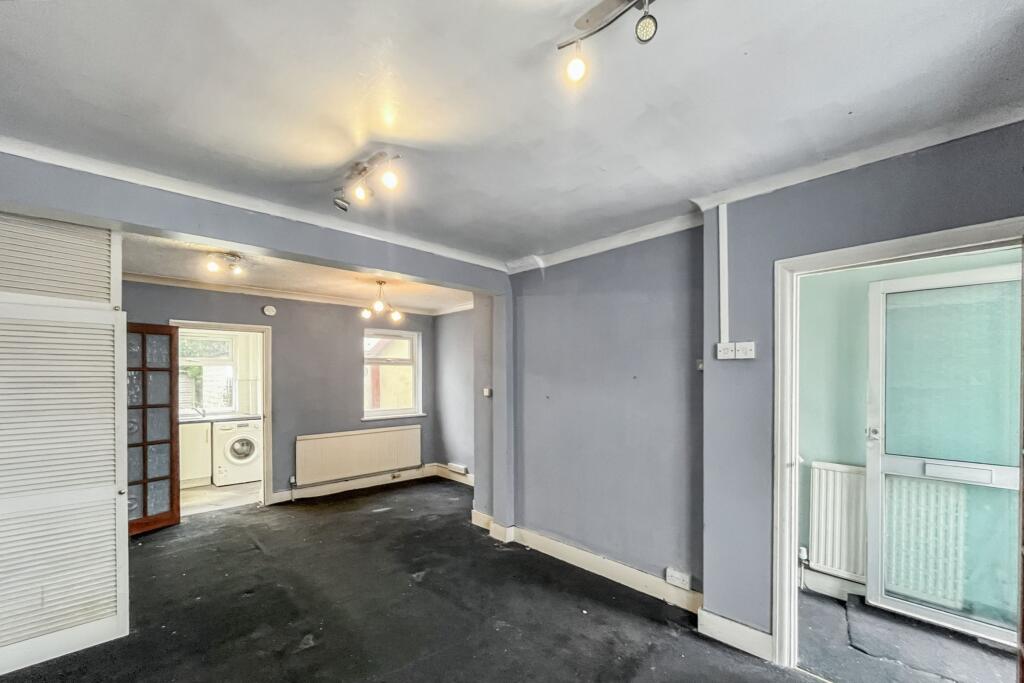 82 Hamilton Avenue, Sutton, Surrey, SM3 9RL