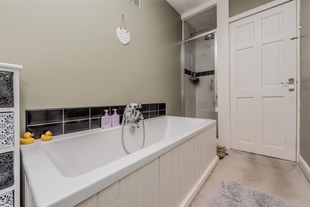 Bathroom / WC: