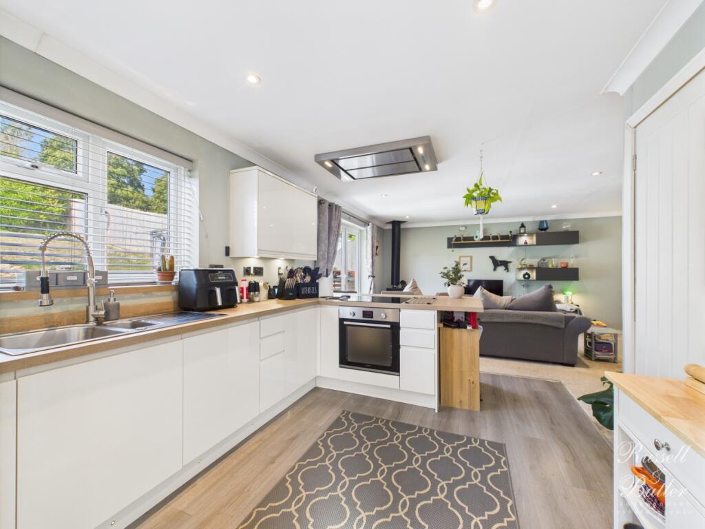 CAM01995G0-PR0325-STILL004