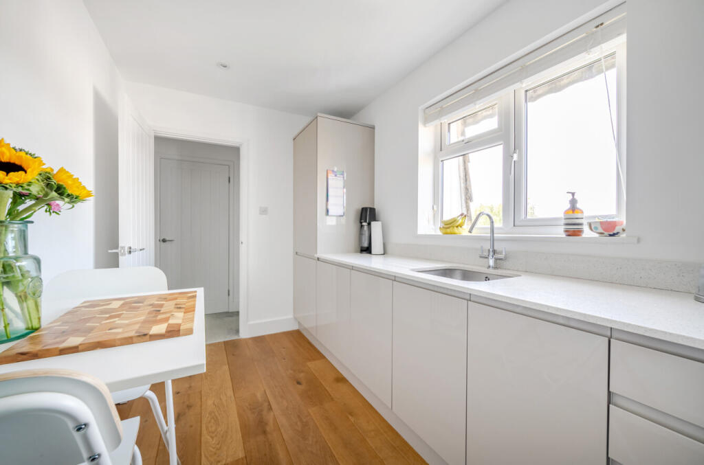 1336038-4-689b3ba...