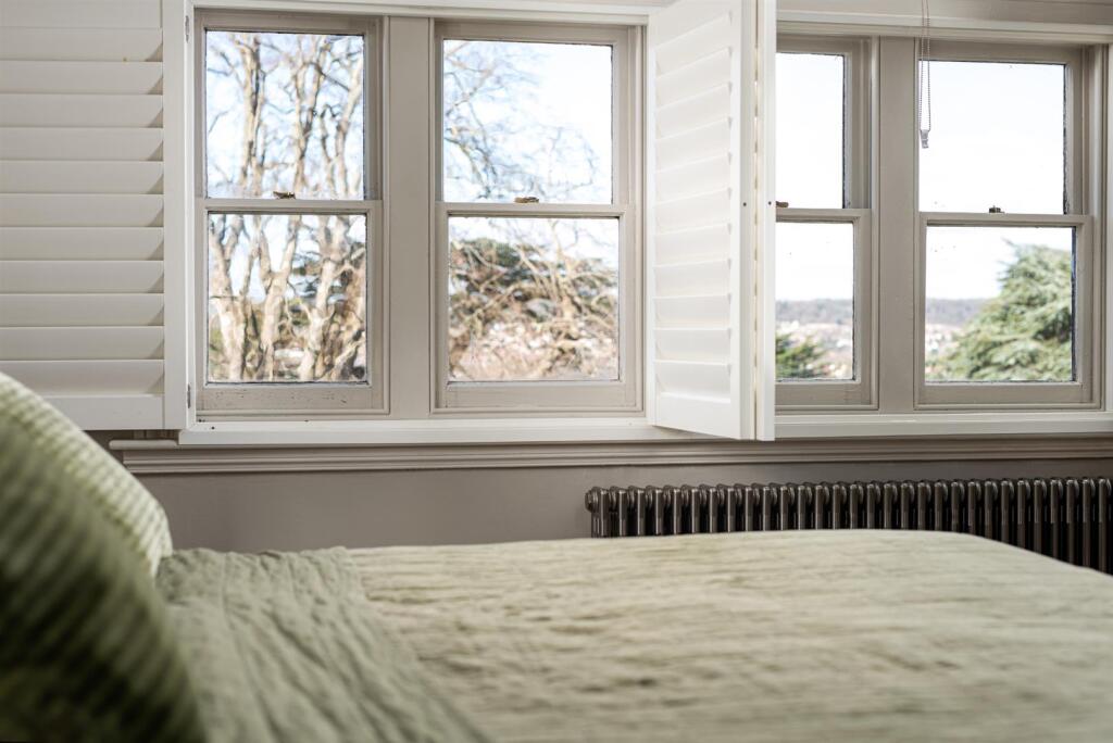 Bedroom1_3.jpg