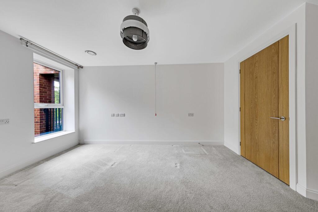 Duke's Ride, Crowthorne, Berkshire, RG45 6GT