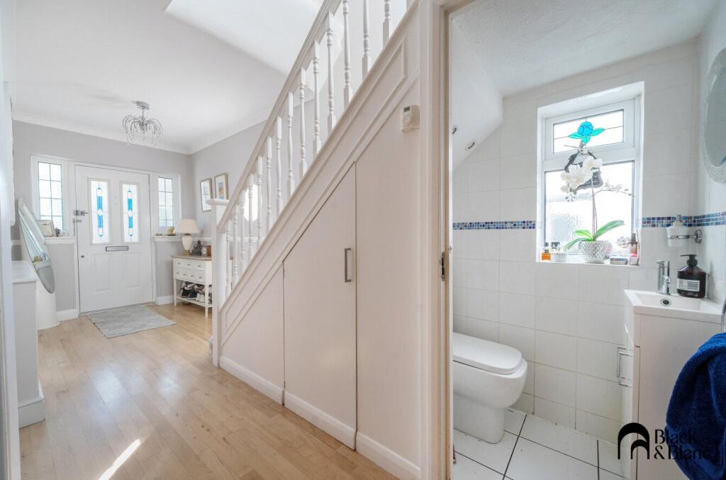 Enterance/ Toliet