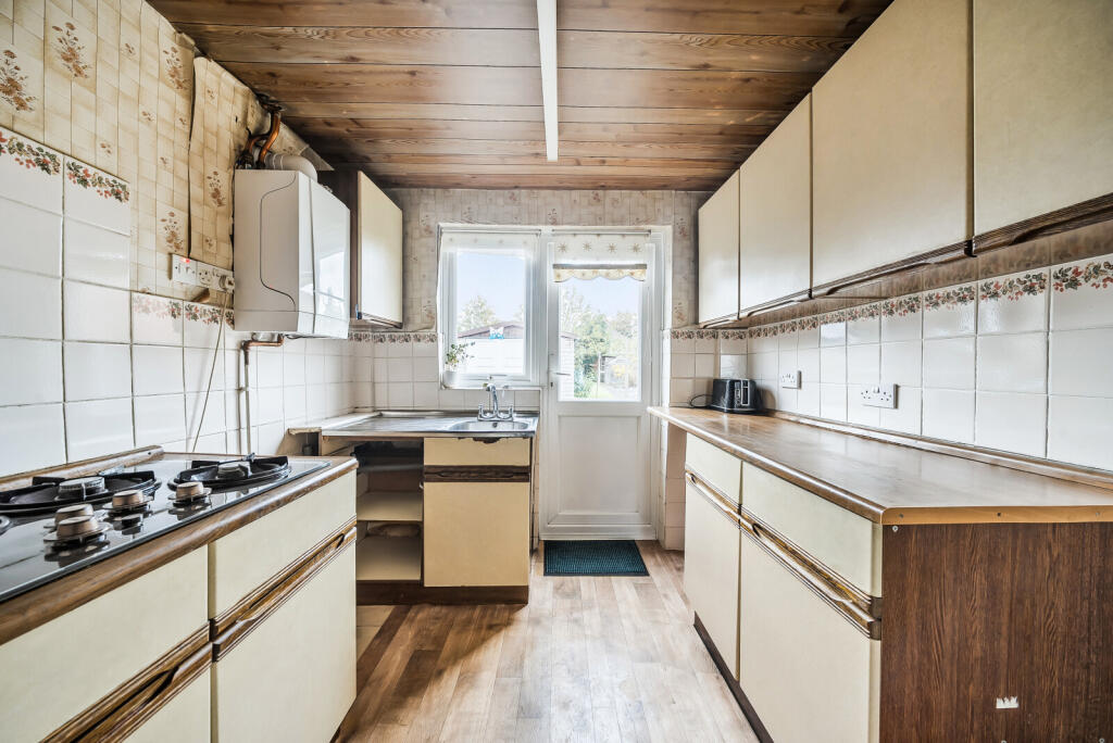 1372930-1-690cbc9...