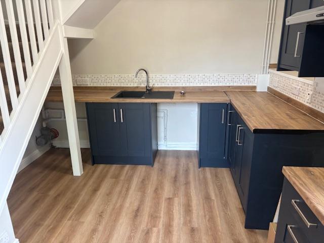 flat 6 kitchen 2.jpg