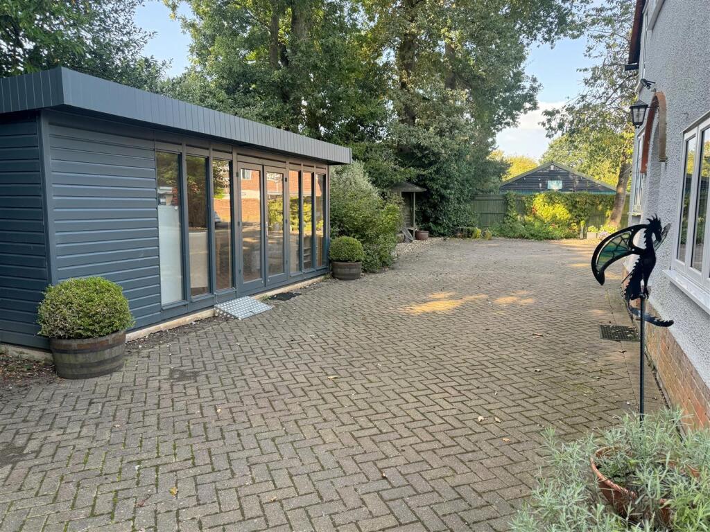 Front grd - Home Office 1.JPG