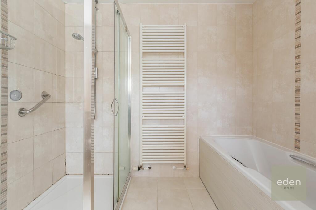 EN SUITE
