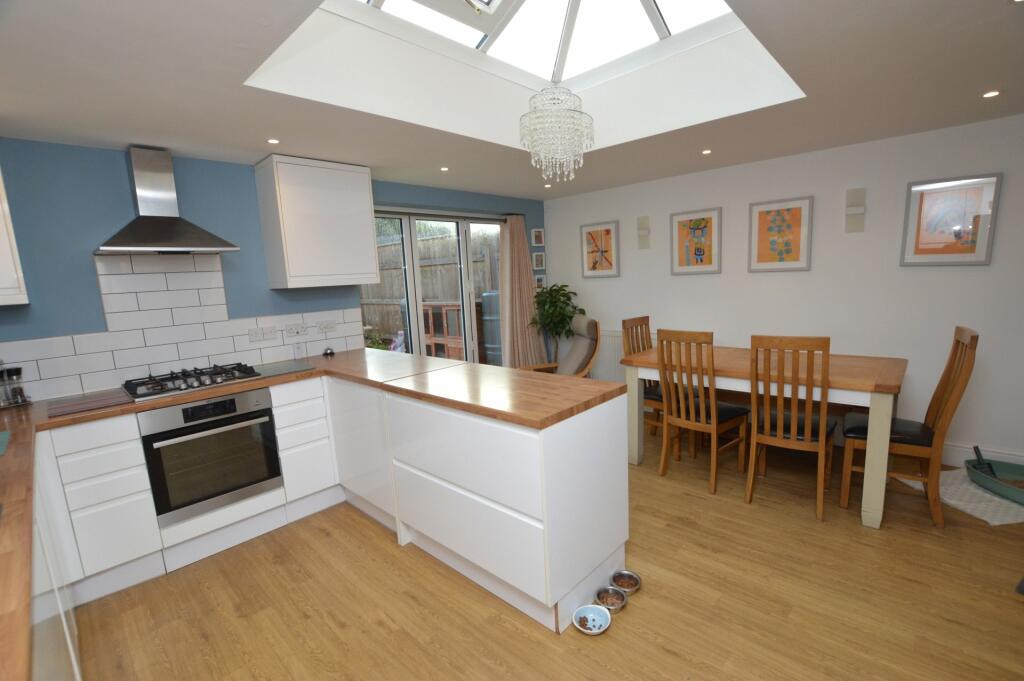 Kitchen/B'fast Room