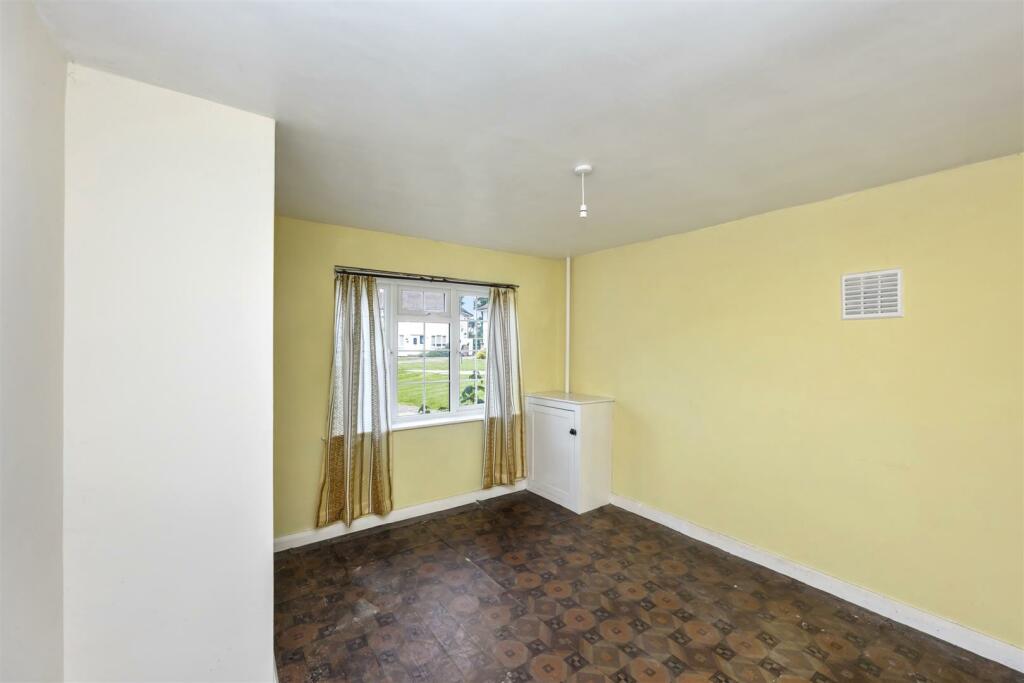 shirley Close, 15-010.jpg