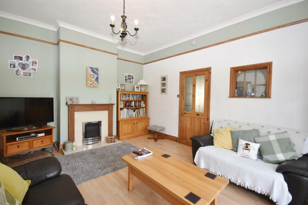 SITTING  ROOM.JPG