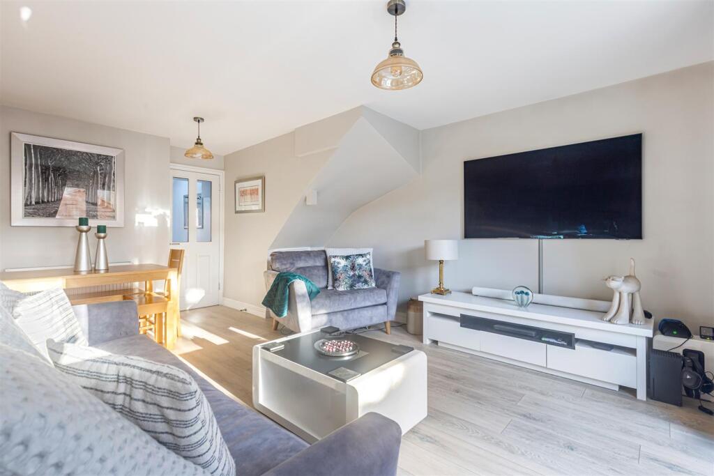 A11 - 7 Oakwood Close Dartmouth - 251117.jpg
